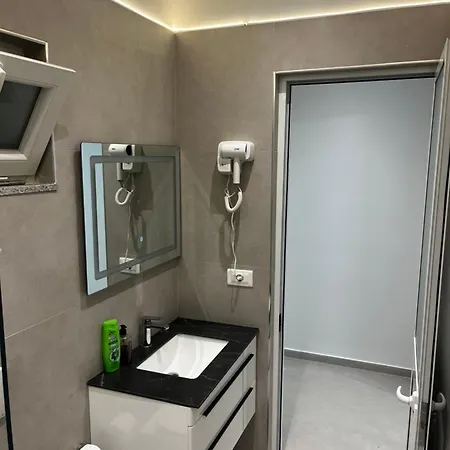 Sunlake * טיראנה