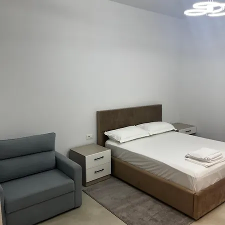 בית הארחה Sunlake טיראנה