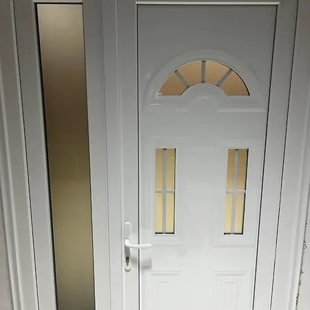 Sunlake בית הארחה טיראנה