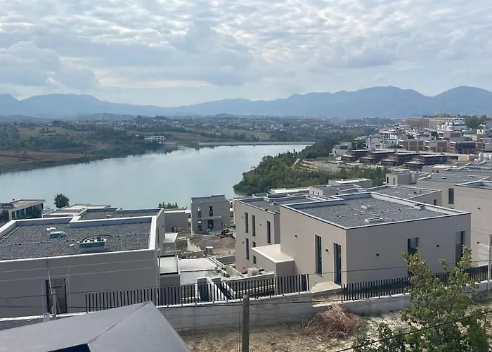 招待所 Sunlake 地拉那